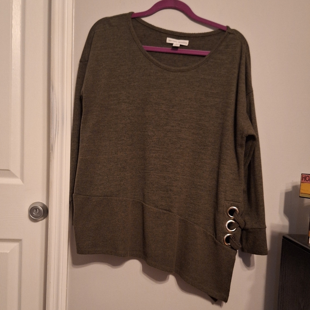 New York Laundry Olive Long Sleeve Fleece Top
